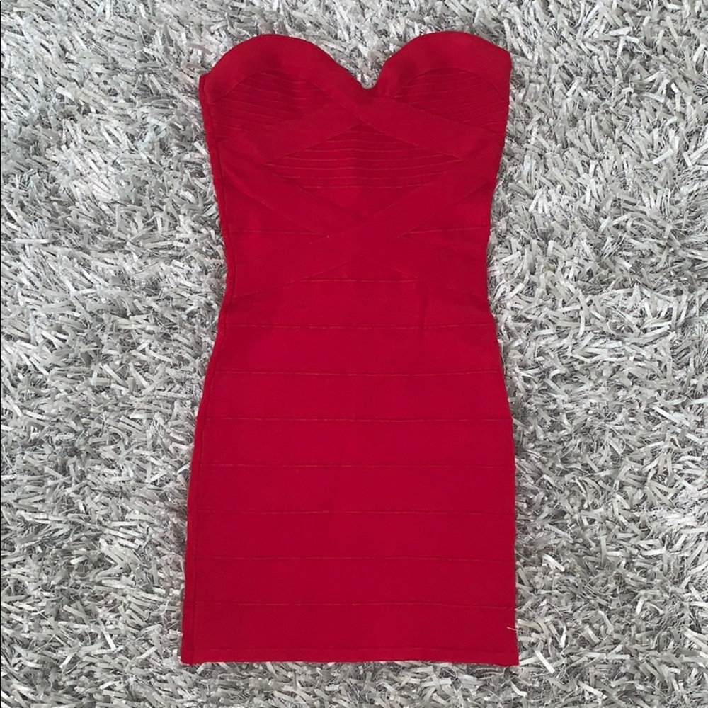 HOTMIAMISTYLE Red Strapless dress